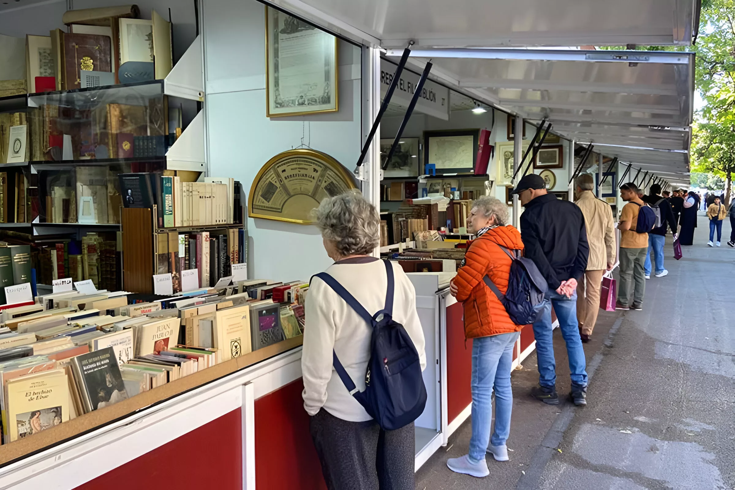 feria del libro viejo y antiguo madrid - feria del libro recoletos