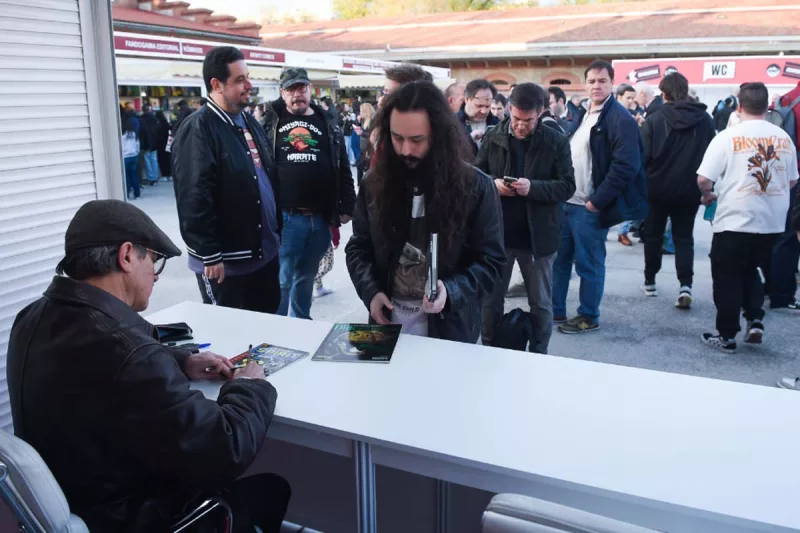 firmas de comics en la feria del comic de Madrid