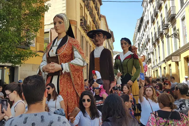 Gigantes y cabezudos Fiestas San Isidro