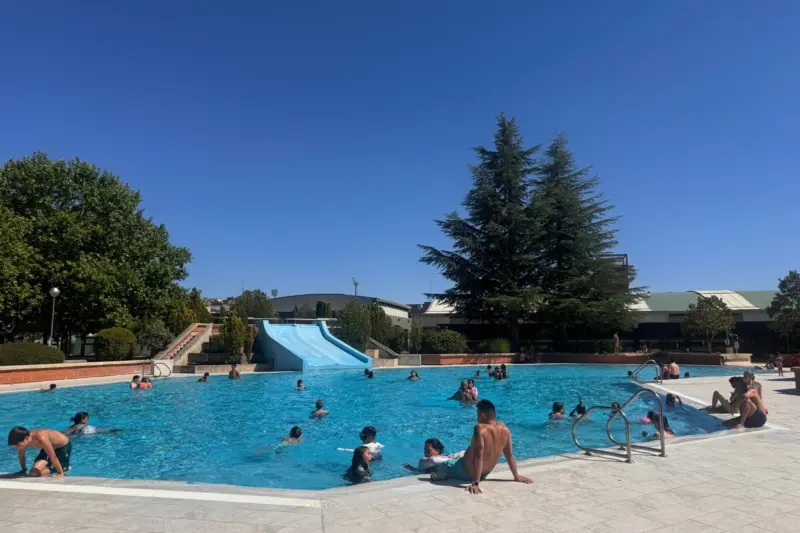 piscina municipal Villalba - piscina con toboganes Villalba