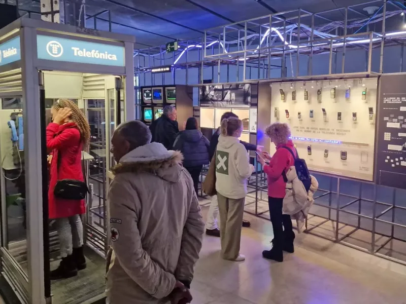 exposición de analógicos a digitales - exposiciones fundación telefónica